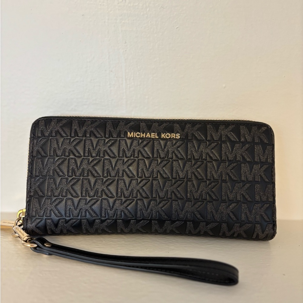 ❤️PRICE DROP!🎈Michael Kors Ziparound Wallet with Wristlet Strap!